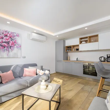 Lavanda Maslina - New Luxury شقة *