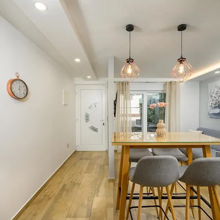 Lavanda Maslina - New Luxury شقة